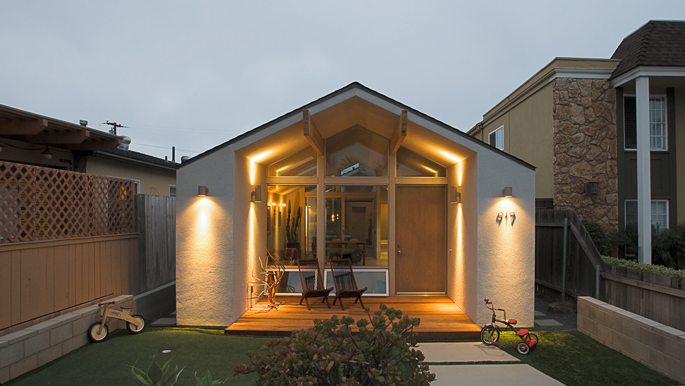 Photo of a small and white modern bungalow render house exterior in San Diego.