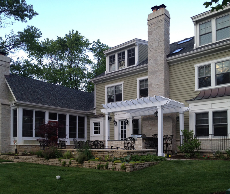 Traditional exterior home idea in Milwaukee
