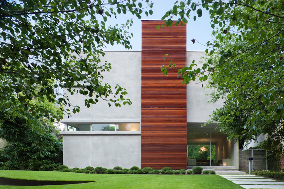 Réalisation d'une petite façade de maison grise minimaliste en bois à un étage avec un toit plat.