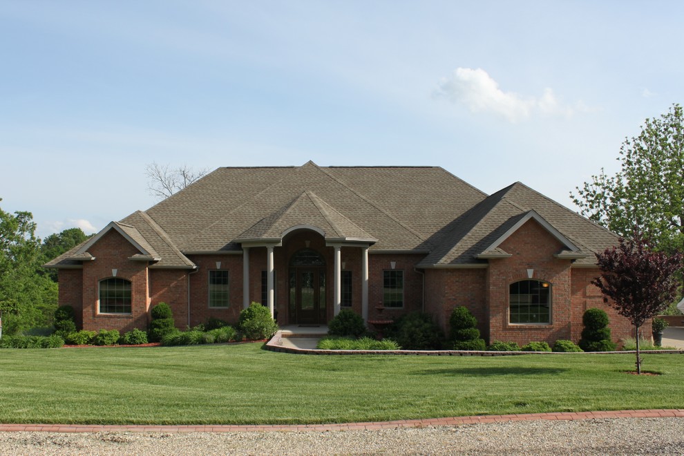 Aménagement d'une façade de maison classique.