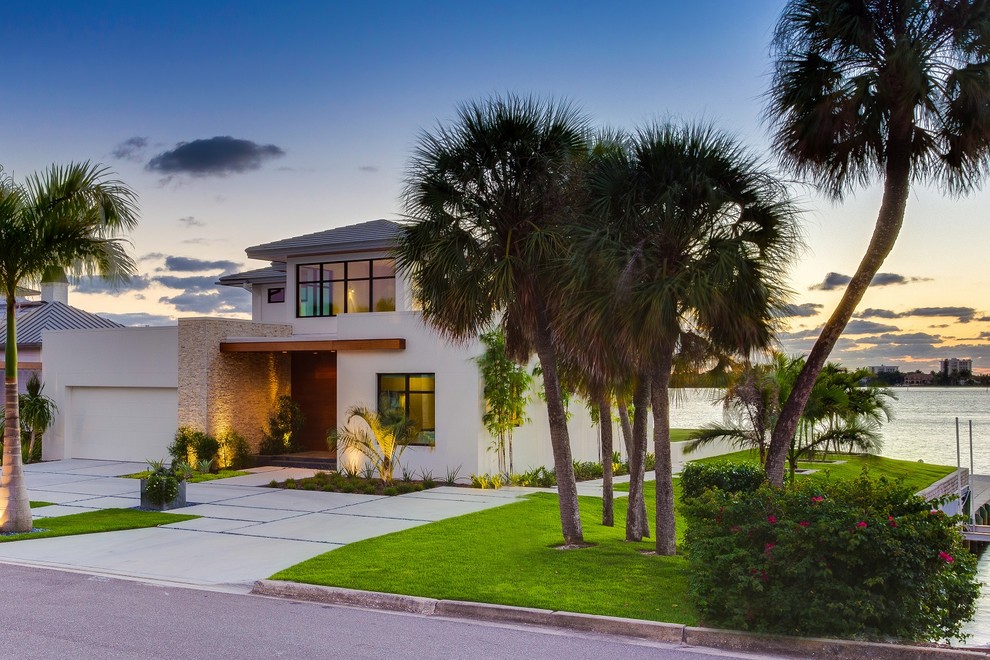 This is an example of a world-inspired house exterior in Tampa.