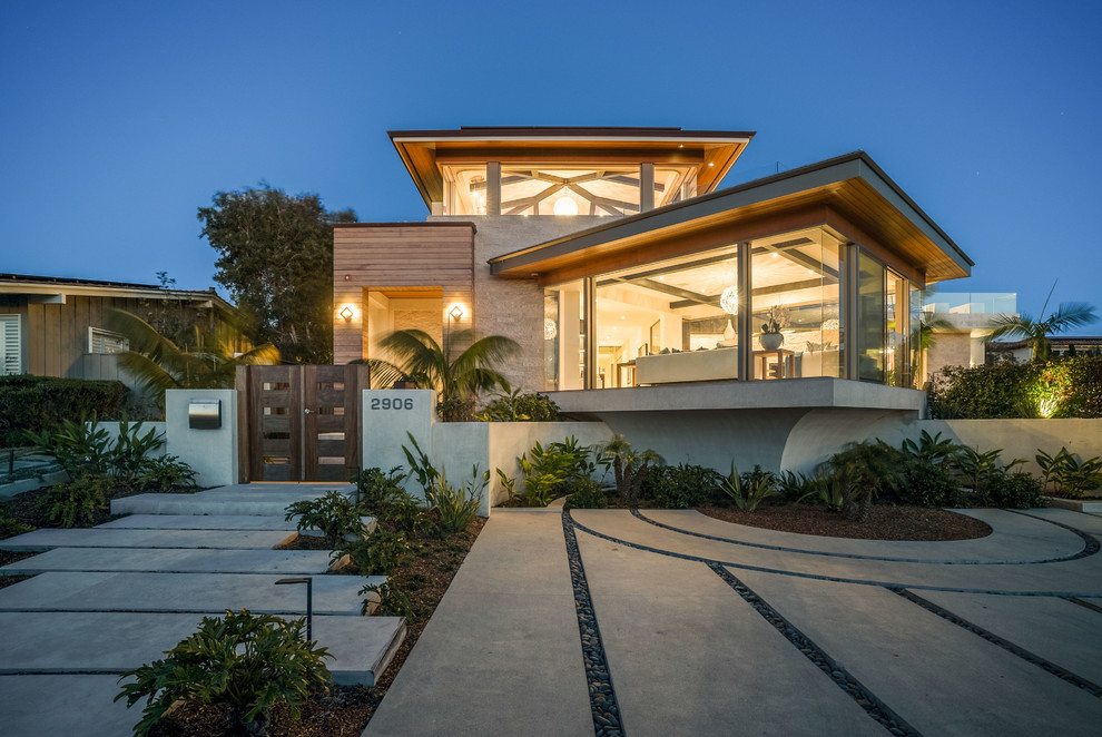Large and beige contemporary detached house in San Diego with three floors and wood cladding.