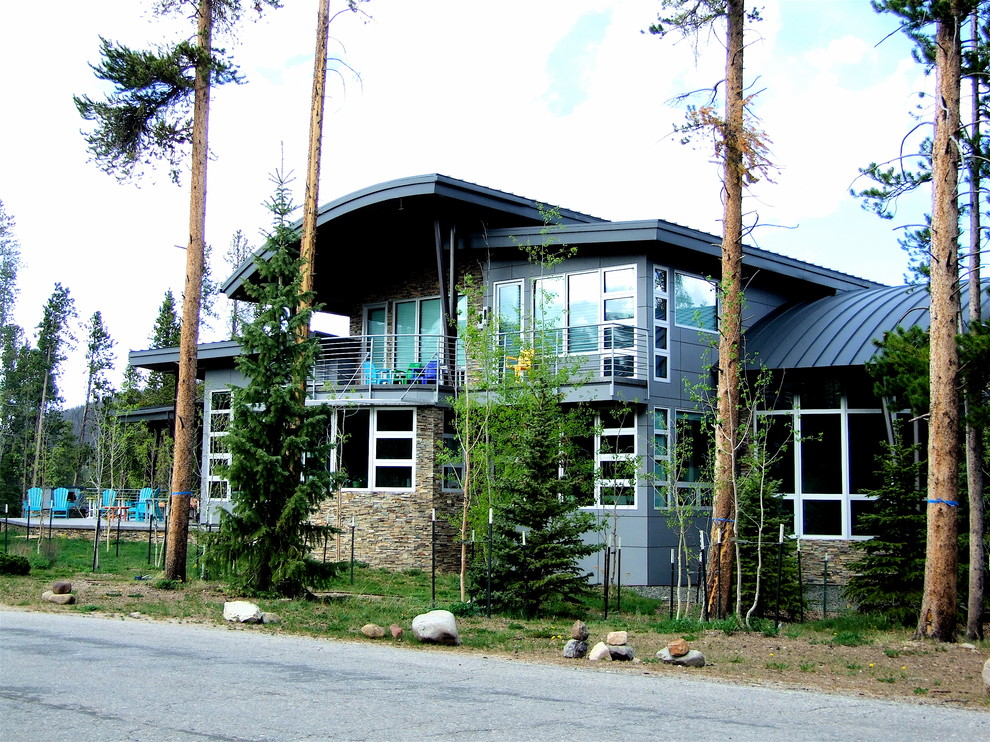 Photo of a modern house exterior in Denver.
