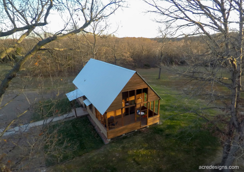 Kleine, Zweistöckige Landhaus Holzfassade Haus mit Satteldach in Kansas City