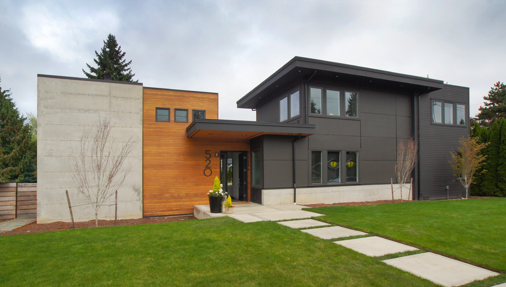 Ejemplo de fachada gris minimalista de tamaño medio de dos plantas con revestimientos combinados y tejado plano