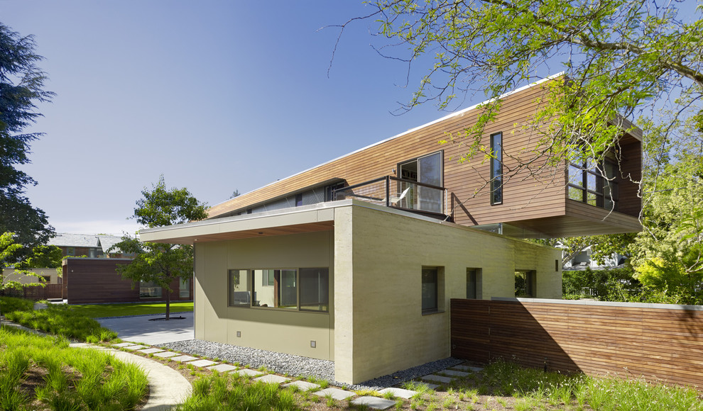 Idée de décoration pour une façade de maison minimaliste en bois à un étage.