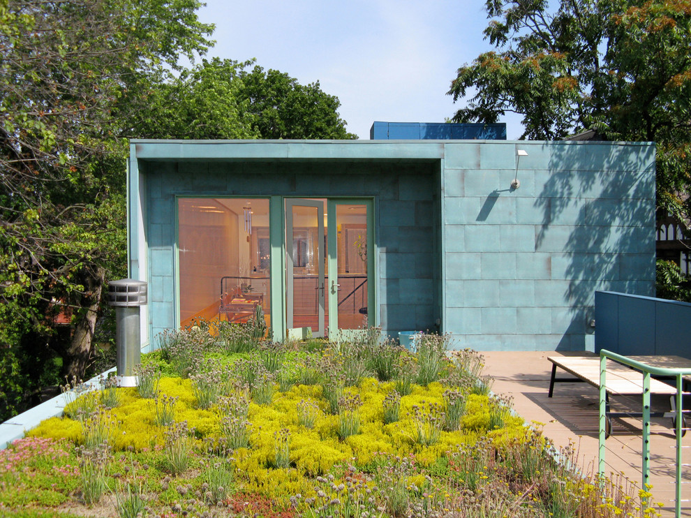 Стильный дизайн: одноэтажный, синий дом в стиле модернизм - последний тренд