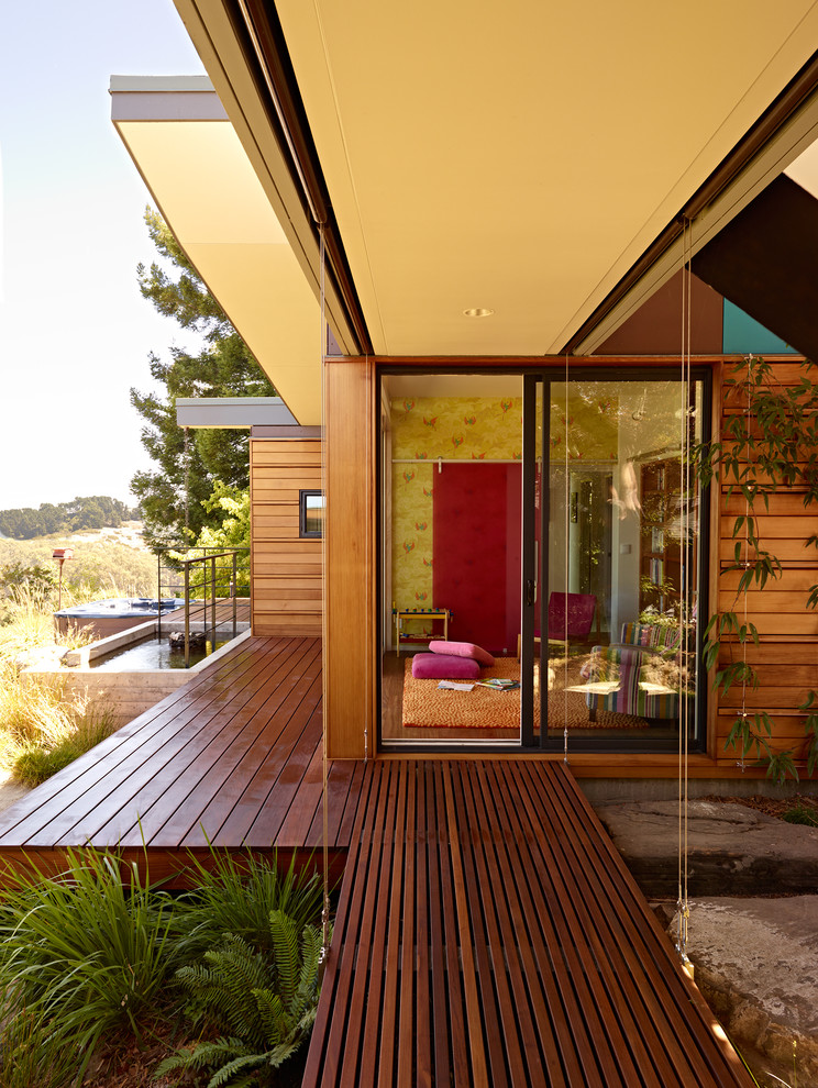 Стильный дизайн: деревянный, одноэтажный дом в стиле модернизм - последний тренд