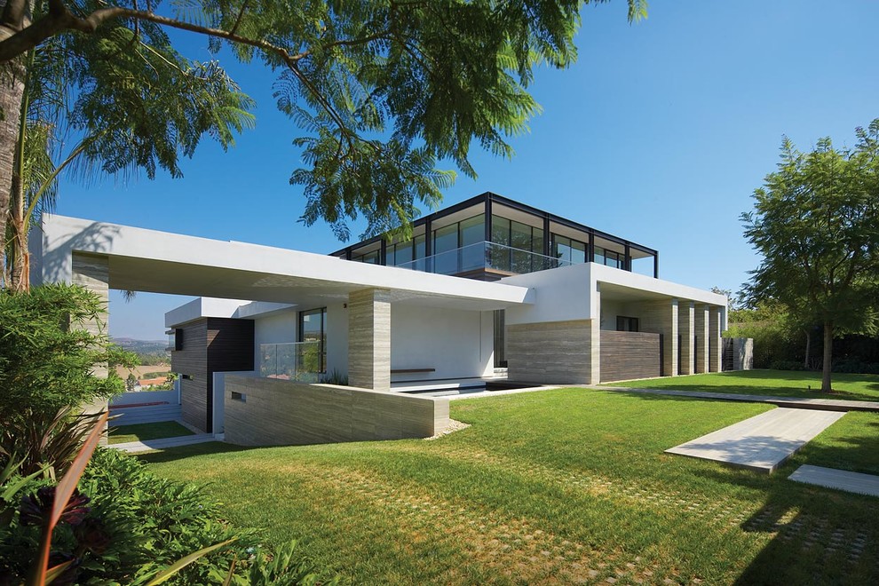 Cette image montre une façade de maison minimaliste à un étage.
