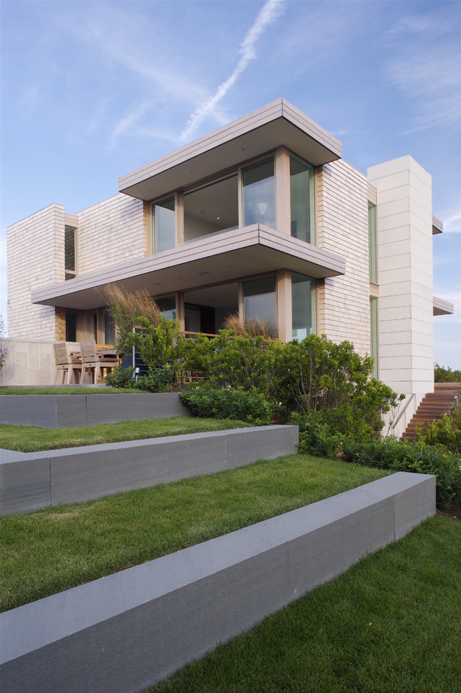 Photo of a modern two floor house exterior in New York with wood cladding.