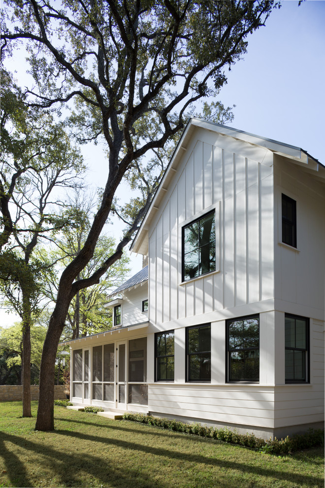 This is an example of a rural house exterior in Austin.