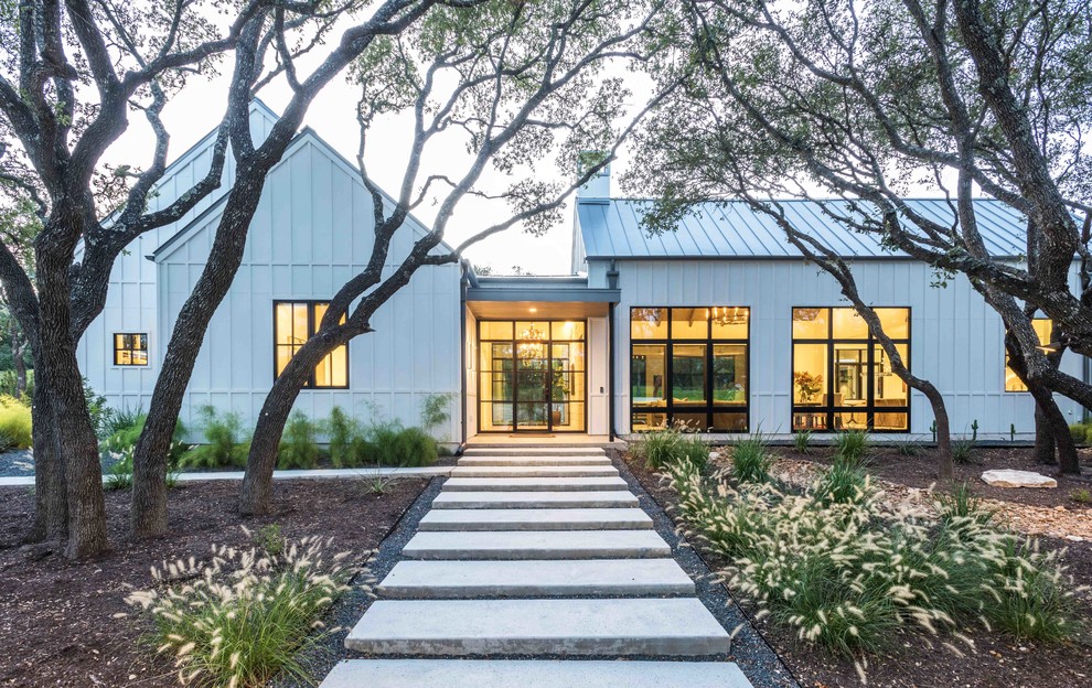 Design ideas for a modern house exterior in Austin.