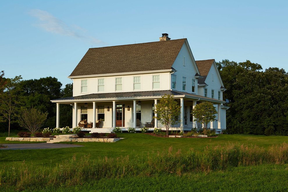 Imagen de fachada de estilo de casa de campo grande de dos plantas