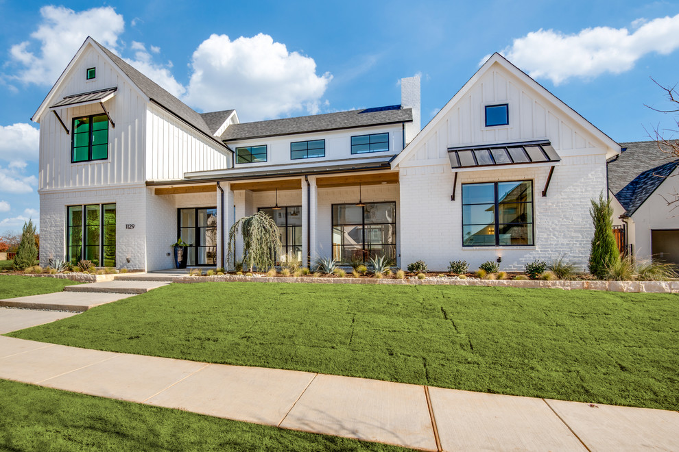 Modern Farmhouse Farmhouse Exterior Dallas by Heritage Homes