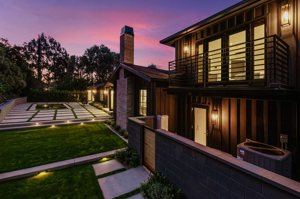 Modern Farmhouse in Beverly Hills Farmhouse Exterior Los Angeles by Joel Reis