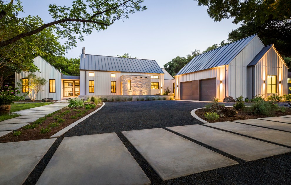 Modern Farmhouse in Dallas, Texas Farmhouse Exterior Dallas by