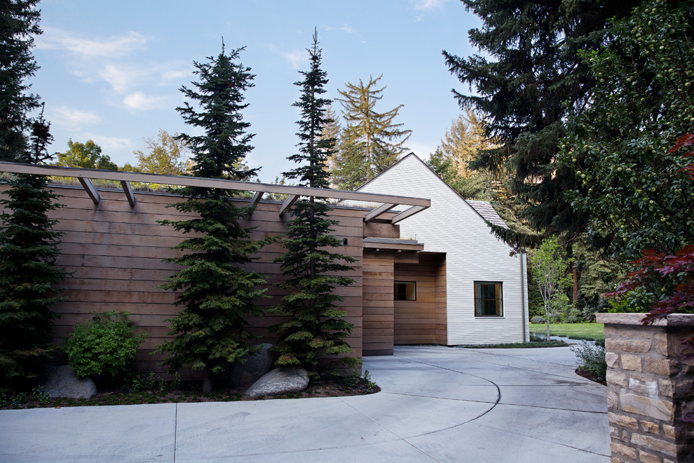 Idée de décoration pour une façade de maison blanche minimaliste en brique.