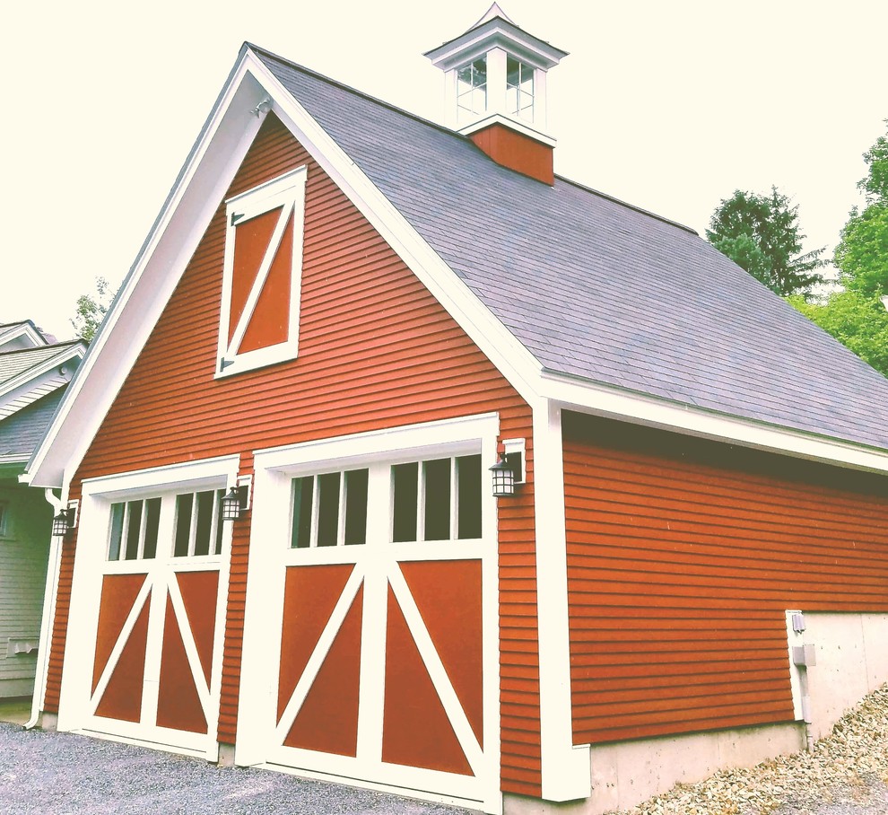 Große, Einstöckige Country Holzfassade Haus mit beiger Fassadenfarbe und Pultdach in Burlington