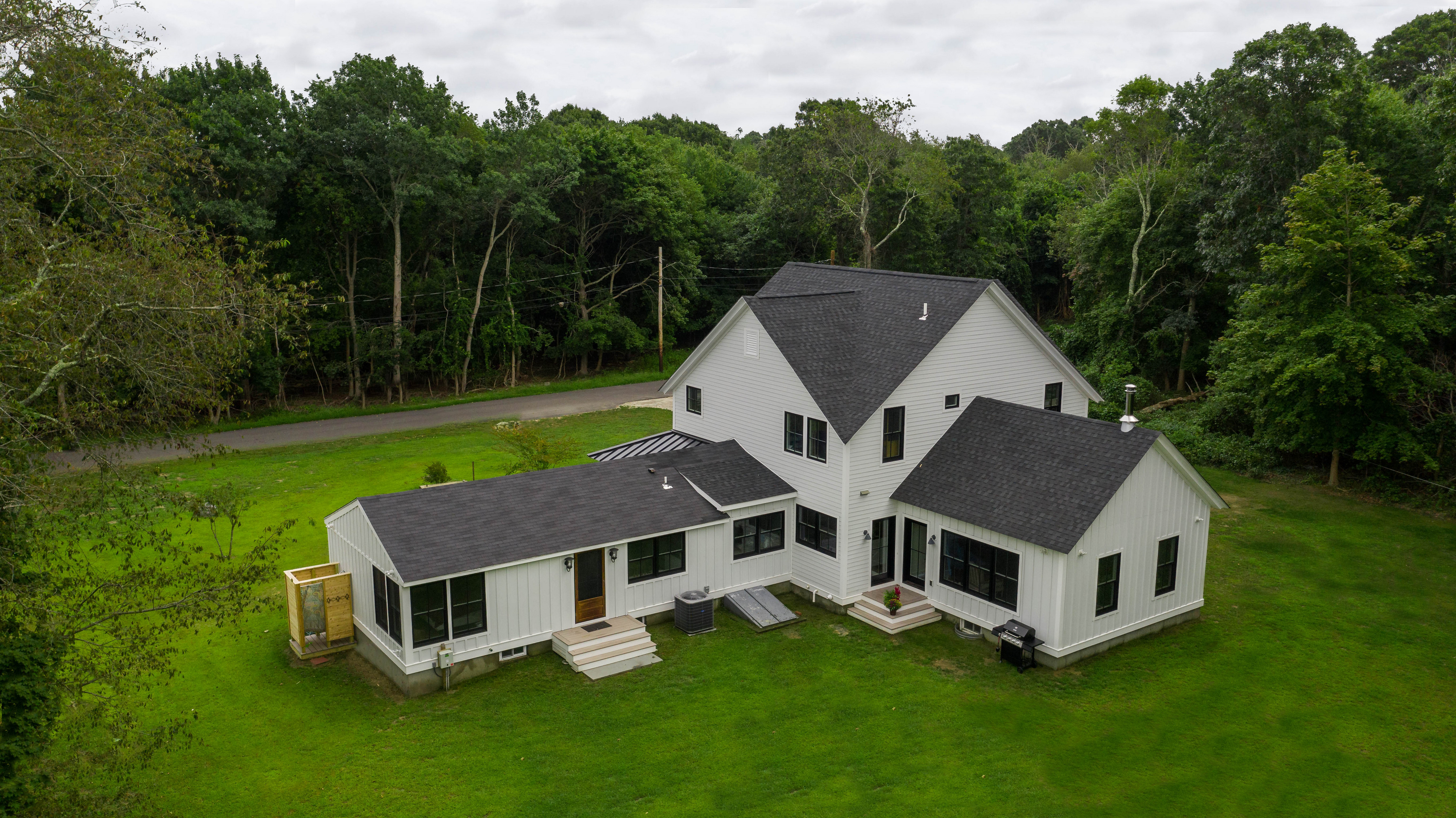 Modern Farmhouse with Cross Gable Roof 1st Floor master suite and great  room - Farmhouse - Exterior - Bridgeport - by CONNECTICUT VALLEY HOMES and  RI MODULAR HOMES | Houzz