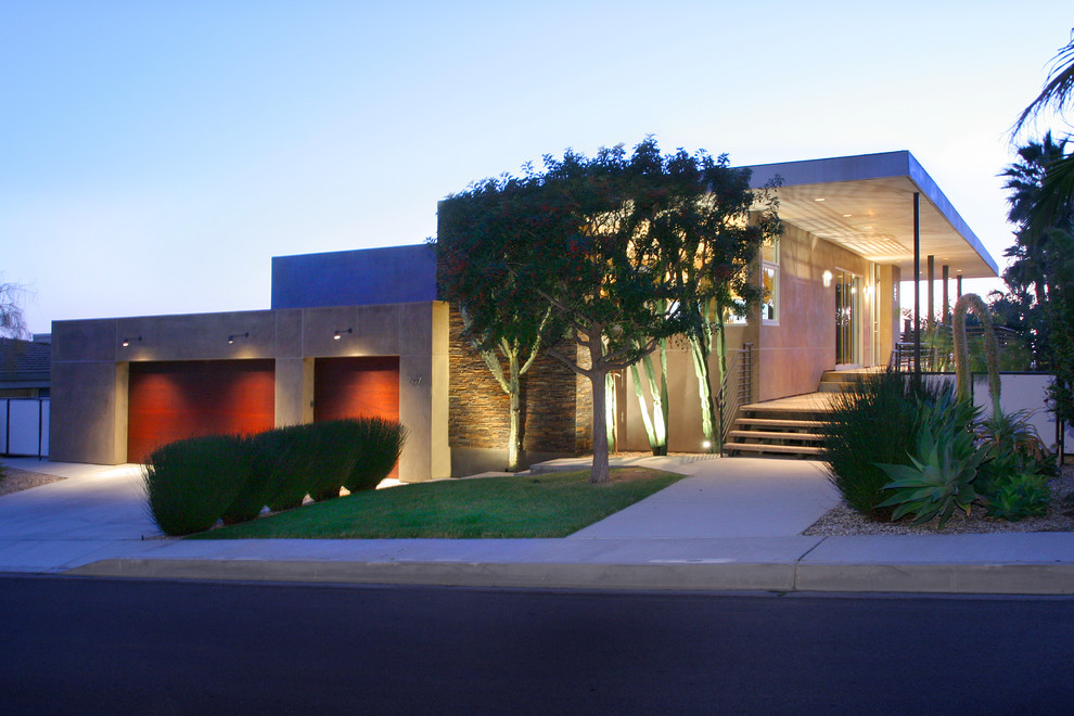 This is an example of a modern bungalow house exterior in Orange County.