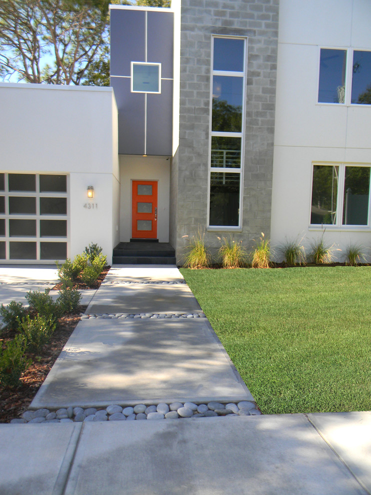 Minimalist exterior home photo in Tampa