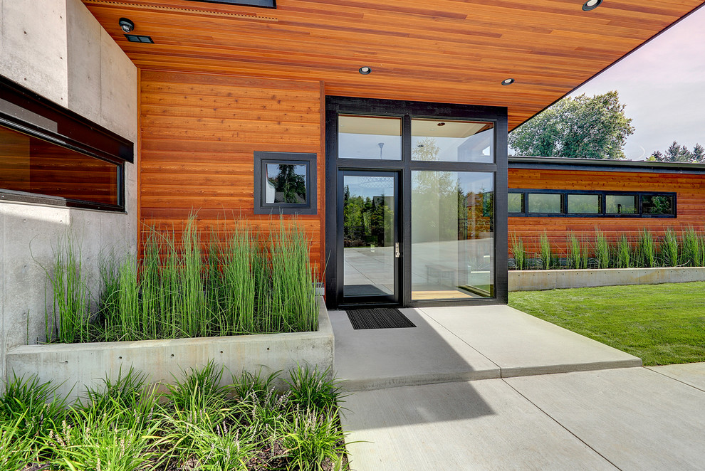 Großes, Zweistöckiges Modernes Einfamilienhaus mit Mix-Fassade, Flachdach, brauner Fassadenfarbe und Blechdach in Portland