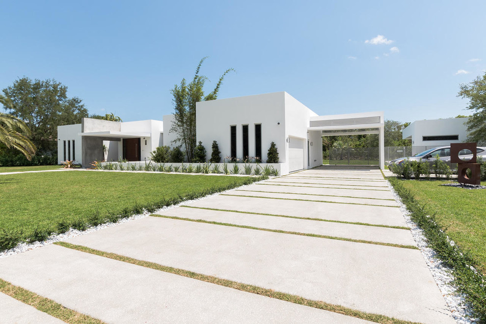 Large minimalist white one-story concrete exterior home photo in Miami