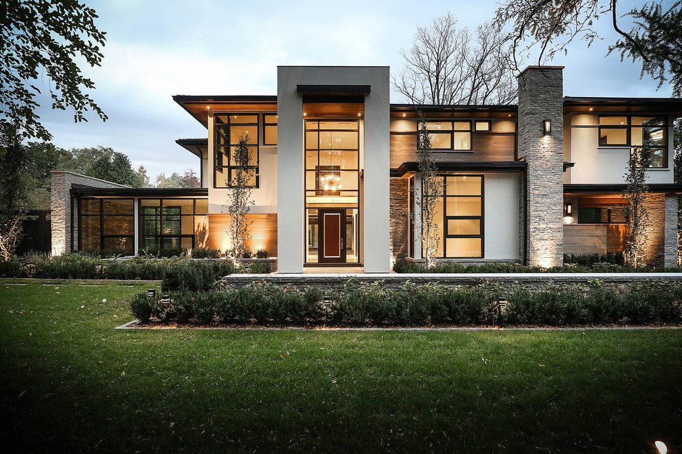 Inspiration pour une grande façade de maison blanche design à un étage avec un toit plat et un revêtement mixte.