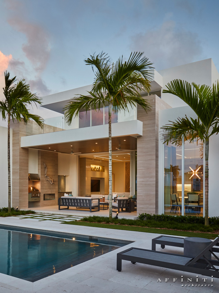 Imagen de fachada de casa blanca y blanca minimalista de dos plantas con tejado plano