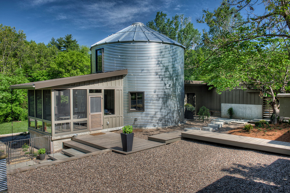 Photo of a contemporary house exterior with metal cladding.