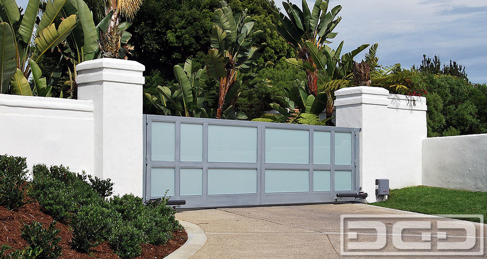 Modern Style Automatic Driveway Gate W/ Steel Frame & White Laminate