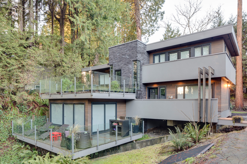 Modelo de fachada de casa multicolor minimalista grande de tres plantas con revestimientos combinados y tejado plano