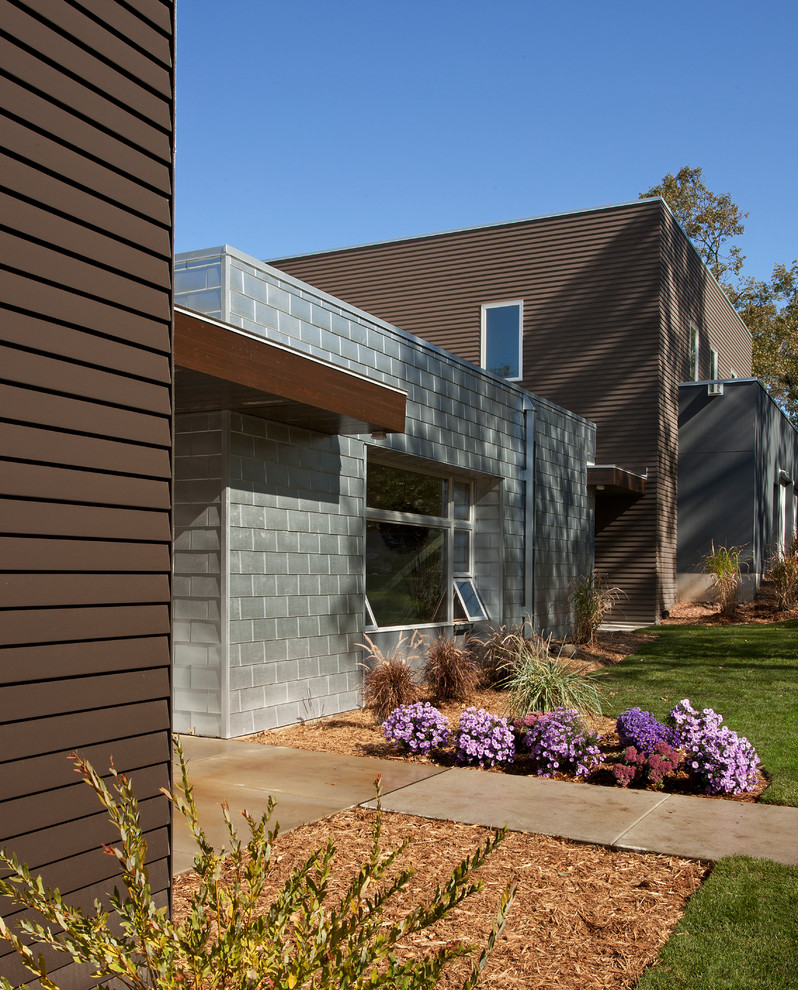 Medium sized contemporary bungalow house exterior in Minneapolis with metal cladding.