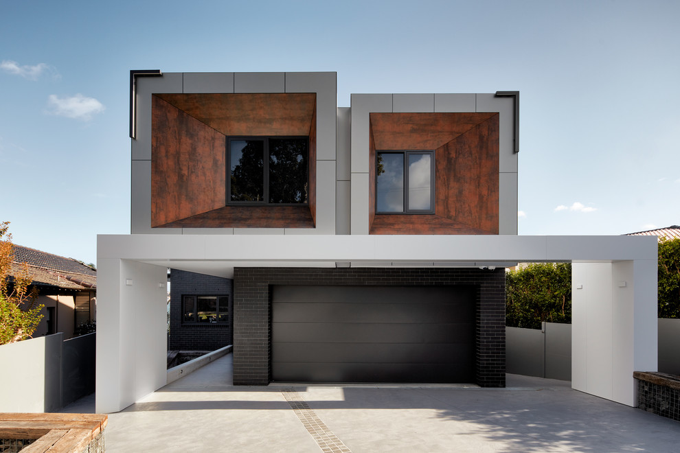 Diseño de fachada de casa minimalista grande de tres plantas con tejado plano y tejado de metal
