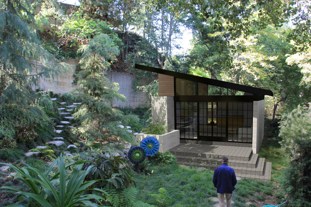 Идея дизайна: маленький, одноэтажный, кирпичный, серый мини дом в стиле лофт с односкатной крышей для на участке и в саду