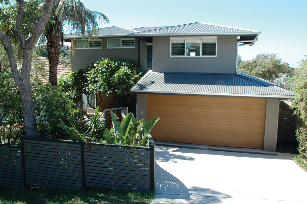 This is an example of a large contemporary two floor detached house in Sydney with a pitched roof and a metal roof.