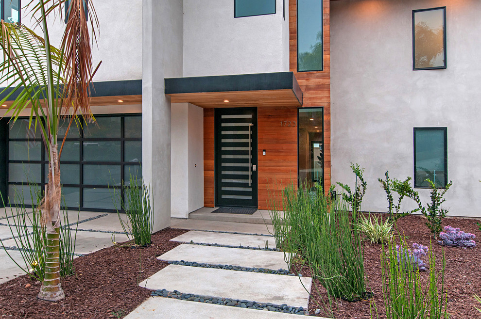Modelo de fachada de casa beige minimalista grande de dos plantas con revestimiento de estuco y tejado plano