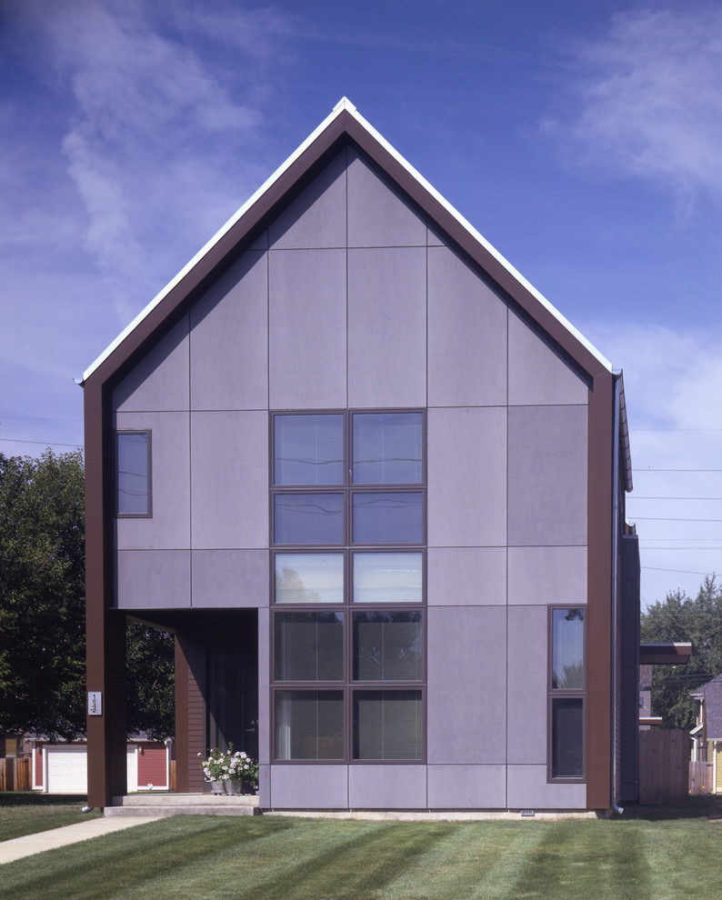 Diseño de fachada contemporánea de tamaño medio de dos plantas con tejado a dos aguas