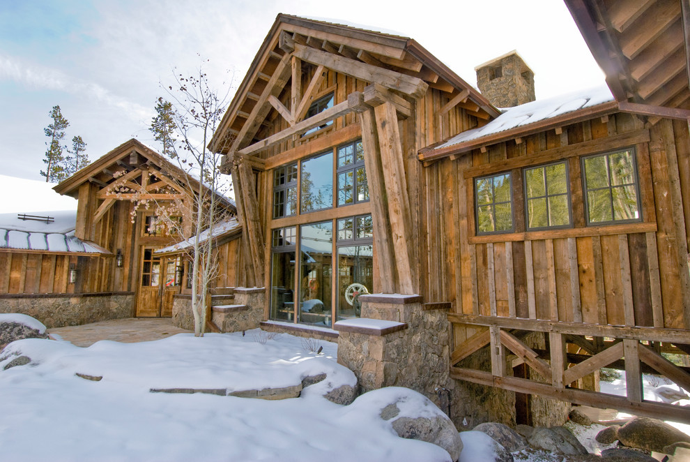 Photo of a rustic house exterior in Salt Lake City with wood cladding.