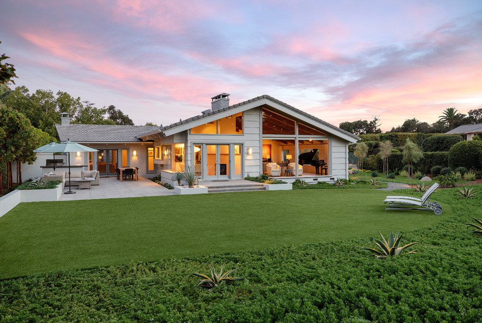 Einstöckiges Retro Einfamilienhaus mit Satteldach in Santa Barbara