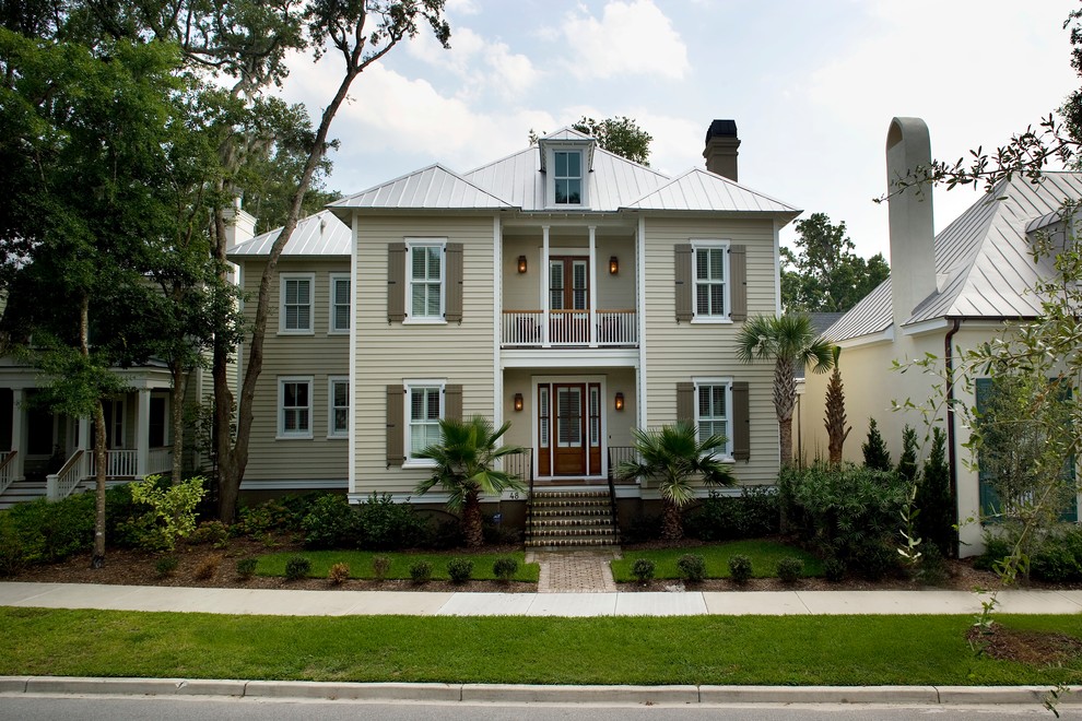 Inspiration for a mid-sized timeless exterior home remodel in Charleston