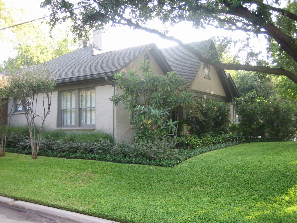This is an example of a classic house exterior in Dallas.