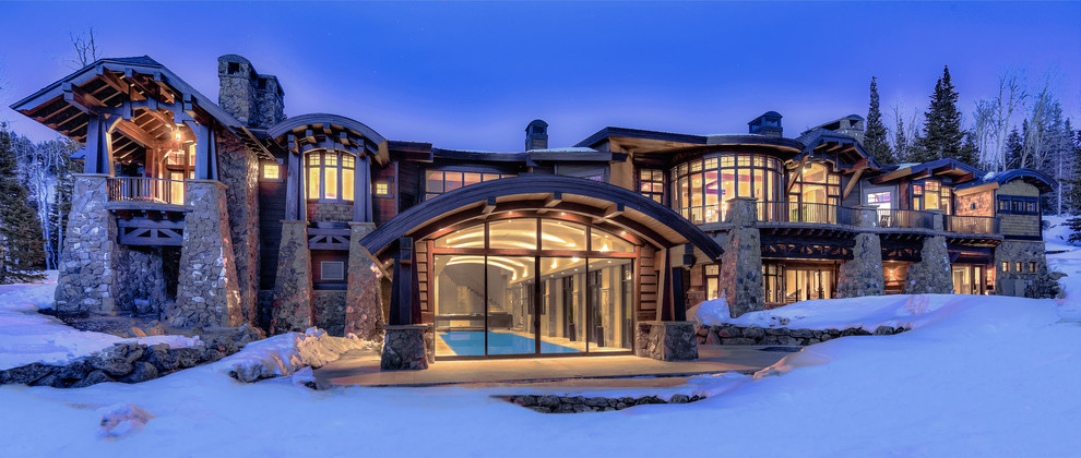 Geräumiges, Dreistöckiges Uriges Einfamilienhaus mit Steinfassade, brauner Fassadenfarbe, Satteldach und Misch-Dachdeckung in Salt Lake City