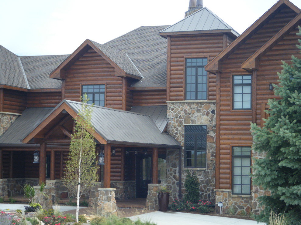 Photo of a rustic house exterior in Omaha.