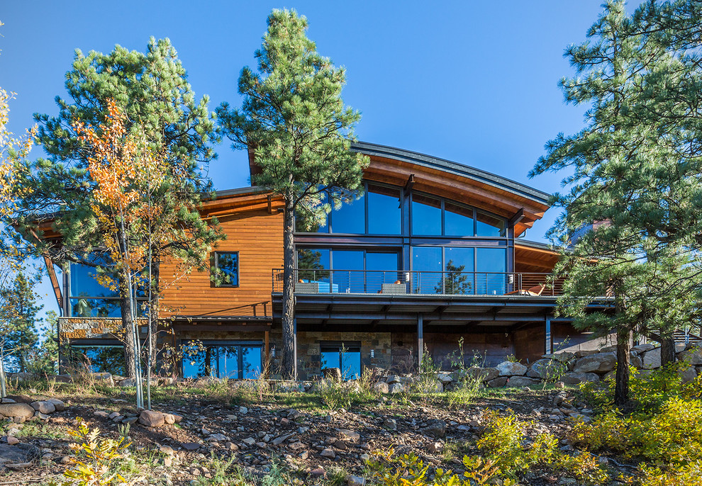 Geräumiges, Zweistöckiges Modernes Haus mit Glasfassade in Albuquerque