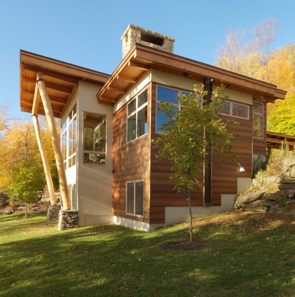 Стильный дизайн: деревянный дом в стиле рустика с плоской крышей - последний тренд