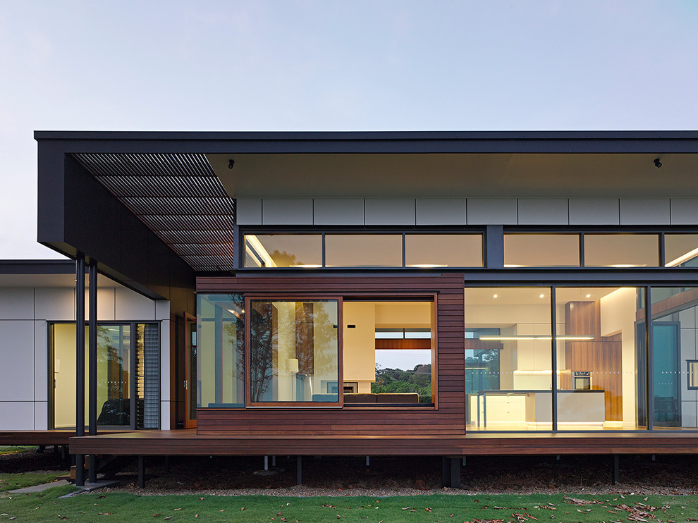 Einstöckiges Modernes Haus mit Mix-Fassade, bunter Fassadenfarbe und Flachdach in Brisbane