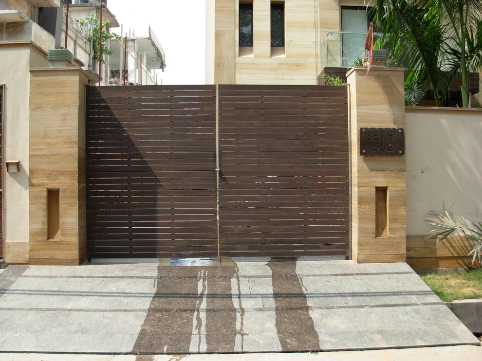 mr.deepak, east punjabi bagh Contemporary House Exterior Delhi