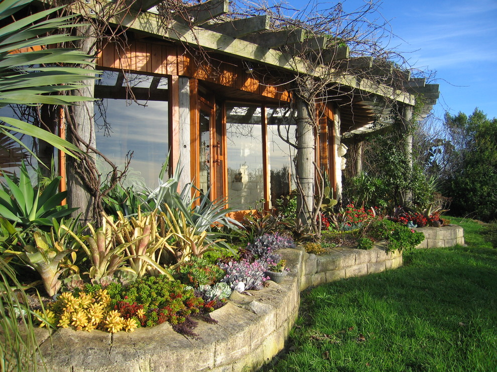 Inspiration for an eclectic exterior home remodel in Auckland