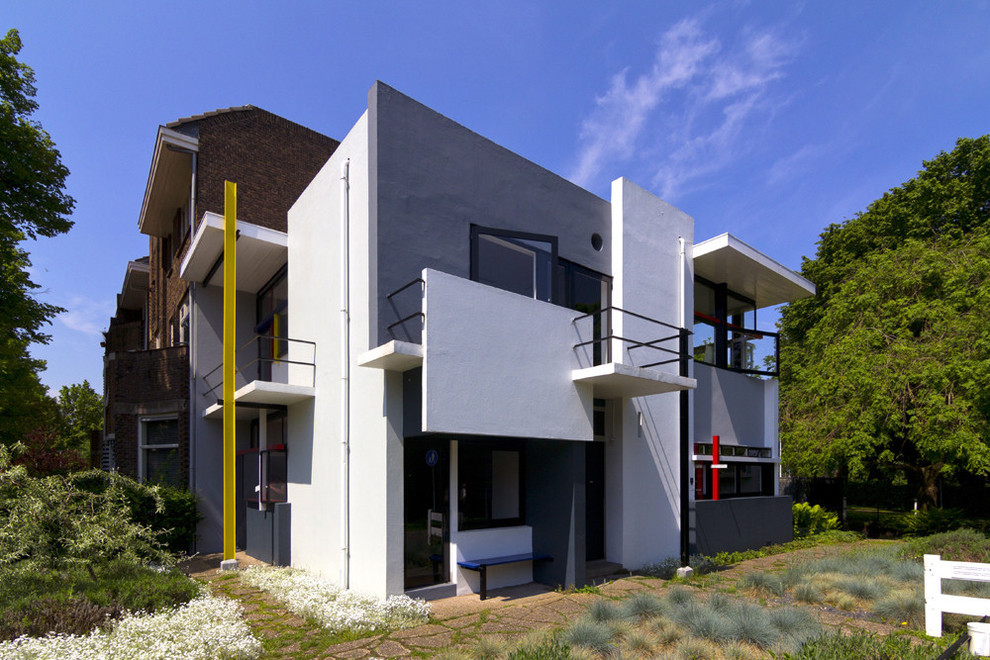 Esempio della facciata di una casa moderna con abbinamento di colori